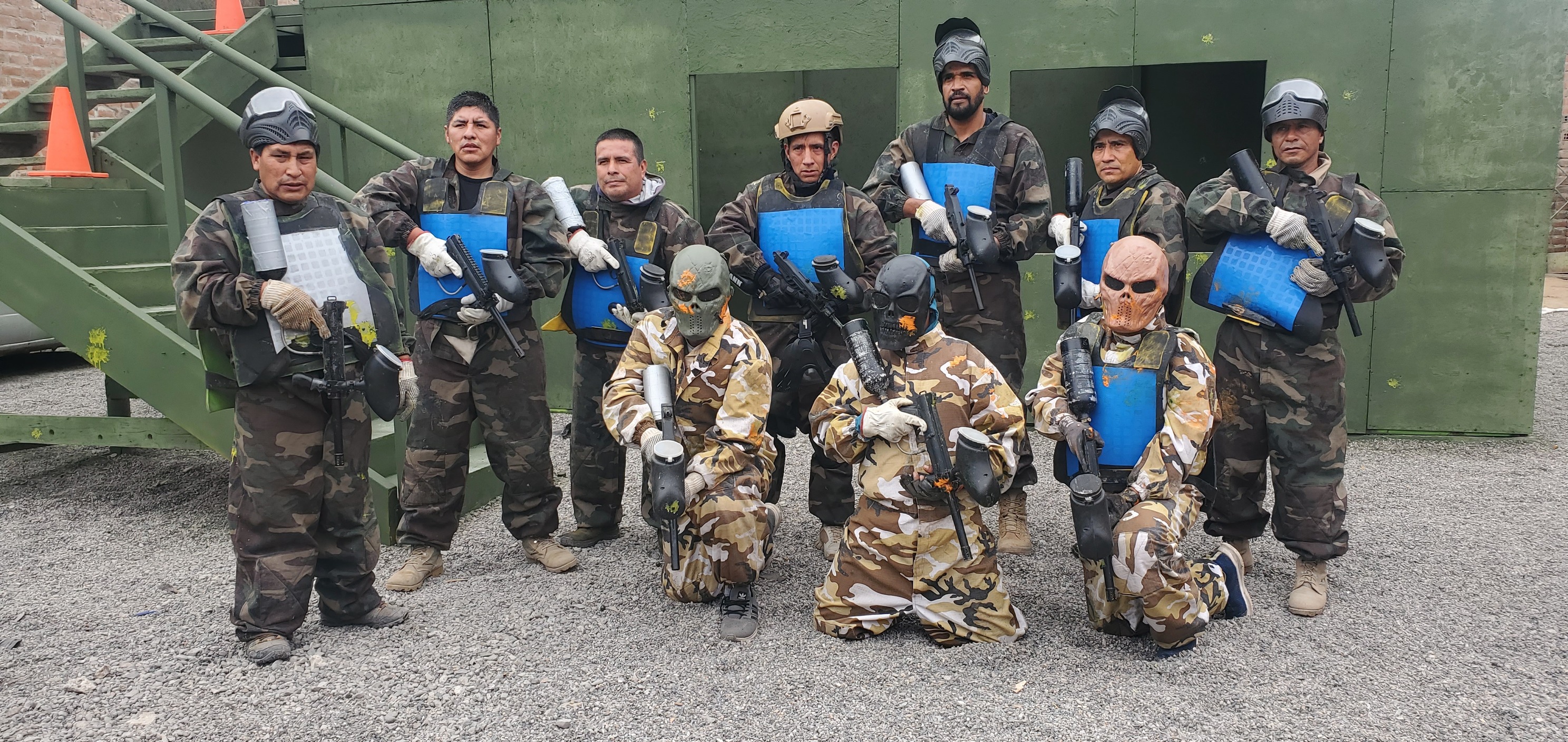 Entrenamiento táctico con paintball
